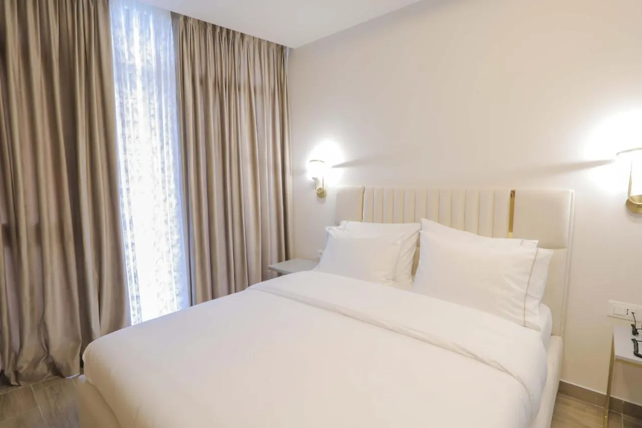 Olia Residence Tirana 4*,